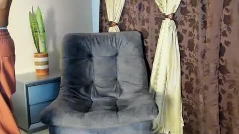 Snapshot of joan_saenz chatting on 02/02/25, 05:42 JOAN SAENZ online show from 02/02/25, 05:42