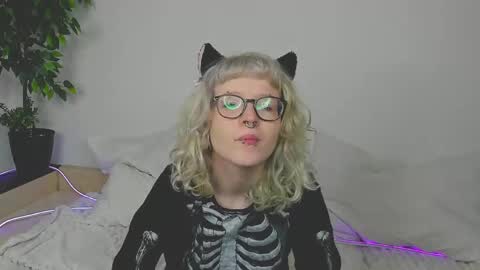 Emma online show from 04/07/26, 04:13