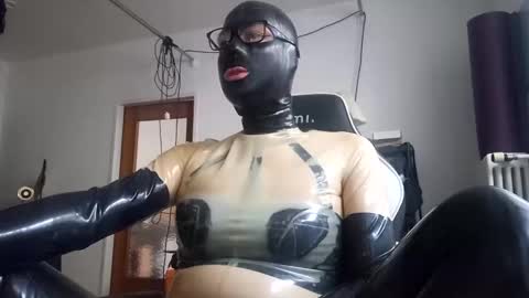 The sweetest toy online show from 12/06/24, 01:00