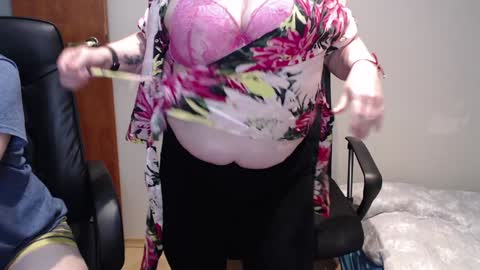 Snapshot of joannaandneighbour chatting on 01/11/25, 11:45 Joanna and Greg online show from 01/11/25, 11:45