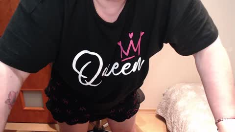 Snapshot of joannaandneighbour chatting on 02/04/25, 10:32 Joanna and Greg online show from 02/04/25, 10:32