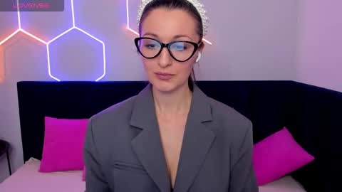 Joan online show from 12/19/25, 01:45