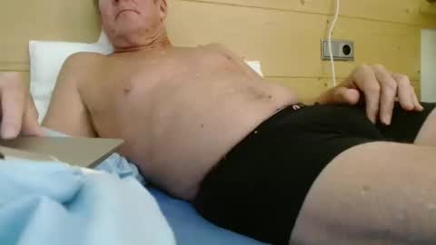 Snapshot of joesmithward chatting on 03/04/25, 12:12 joesmithward online show from 03/04/25, 12:12