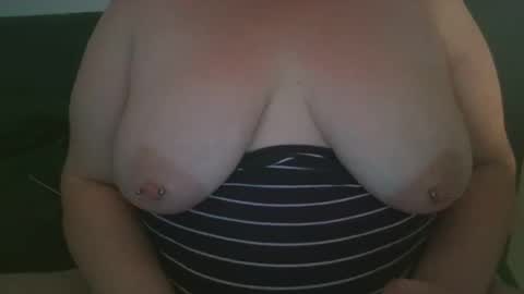 Snapshot of joeyannee chatting on 12/22/25, 01:24 RaineeMai online show from 12/22/25, 01:24