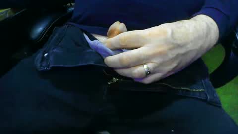 joeyballs123 online show from 12/19/25, 04:47