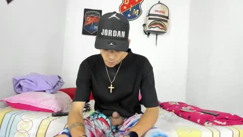 Snapshot of johan_and_antonella chatting on 12/03/24, 06:37 johan_and_antonella online show from 12/03/24, 06:37