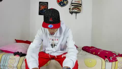 Snapshot of johan_and_antonella chatting on 12/04/24, 02:20 johan_and_antonella online show from 12/04/24, 02:20