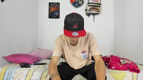 Snapshot of johan_and_antonella chatting on 12/11/24, 04:39 johan_and_antonella online show from 12/11/24, 04:39