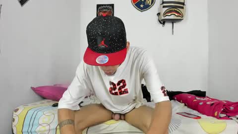 Snapshot of johan_and_antonella chatting on 12/15/24, 06:37 johan_and_antonella online show from 12/15/24, 06:37