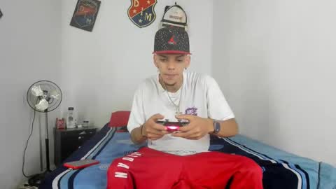 Snapshot of johan_and_antonella chatting on 01/11/25, 06:54 johan_and_antonella online show from 01/11/25, 06:54