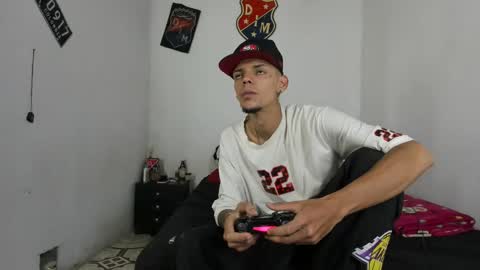 Snapshot of johan_and_antonella chatting on 01/15/25, 10:35 johan_and_antonella online show from 01/15/25, 10:35