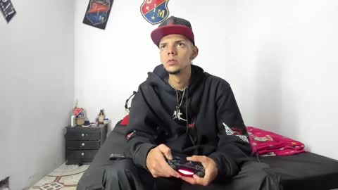 Snapshot of johan_and_antonella chatting on 01/16/25, 01:37 johan_and_antonella online show from 01/16/25, 01:37