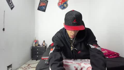 Snapshot of johan_and_antonella chatting on 01/16/25, 05:11 johan_and_antonella online show from 01/16/25, 05:11