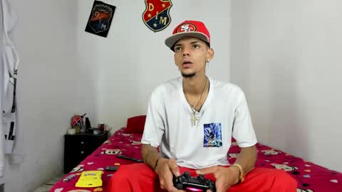 Snapshot of johan_and_antonella chatting on 01/19/25, 09:45 johan_and_antonella online show from 01/19/25, 09:45