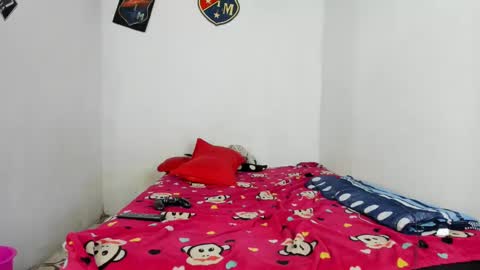 Snapshot of johan_and_antonella chatting on 01/26/25, 03:38 johan_and_antonella online show from 01/26/25, 03:38