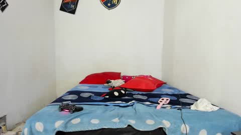 Snapshot of johan_and_antonella chatting on 02/01/25, 12:51 johan_and_antonella online show from 02/01/25, 12:51