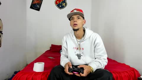 Snapshot of johan_and_antonella chatting on 02/16/25, 03:37 johan_and_antonella online show from 02/16/25, 03:37