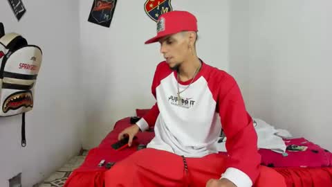 Snapshot of johan_and_antonella chatting on 02/17/25, 05:36 johan_and_antonella online show from 02/17/25, 05:36