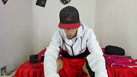 Snapshot of johan_and_antonella chatting on 02/18/25, 08:05 johan_and_antonella online show from 02/18/25, 08:05