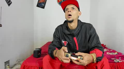 Snapshot of johan_and_antonella chatting on 02/28/25, 12:32 johan_and_antonella online show from 02/28/25, 12:32