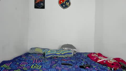 Snapshot of johan_and_antonella chatting on 10/19/25, 04:57 johan_and_antonella online show from 10/19/25, 04:57