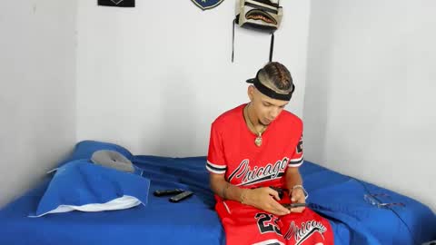 Snapshot of johan_and_antonella chatting on 12/16/25, 06:02 johan_and_antonella online show from 12/16/25, 06:02