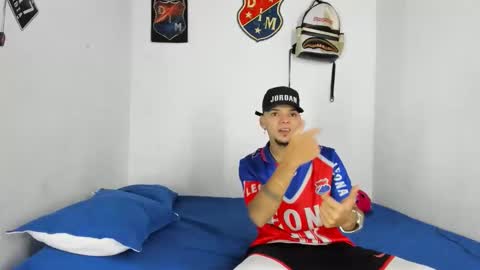 Snapshot of johan_and_antonella chatting on 12/17/25, 03:29 johan_and_antonella online show from 12/17/25, 03:29