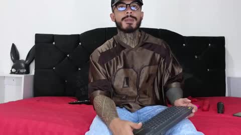 John  online show from 03/01/25, 07:04