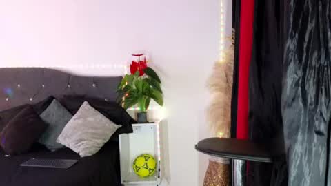 Snapshot of john_and_louis chatting on 06/20/26, 12:08 John online show from 06/20/26, 12:08
