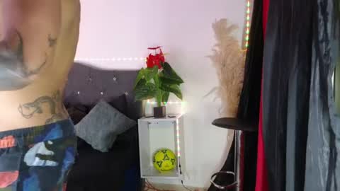 Snapshot of john_and_louis chatting on 07/08/26, 12:09 John online show from 07/08/26, 12:09