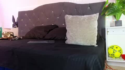 Snapshot of john_and_louis chatting on 07/12/26, 12:07 John online show from 07/12/26, 12:07