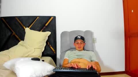 Snapshot of john_hot690 chatting on 04/06/26, 04:46 john_hot690 online show from 04/06/26, 04:46