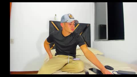 Snapshot of john_hot690 chatting on 04/08/26, 04:34 john_hot690 online show from 04/08/26, 04:34