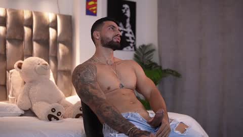 Snapshot of john_king29 chatting on 01/06/25, 11:52 john online show from 01/06/25, 11:52