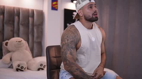 Snapshot of john_king29 chatting on 01/24/25, 11:23 john online show from 01/24/25, 11:23