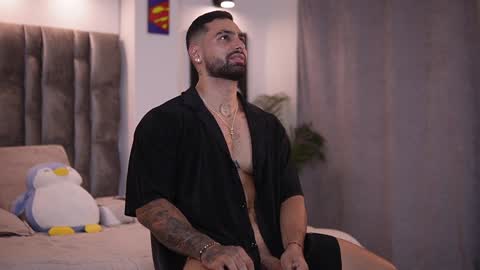 Snapshot of john_king29 chatting on 02/26/25, 12:27 john online show from 02/26/25, 12:27