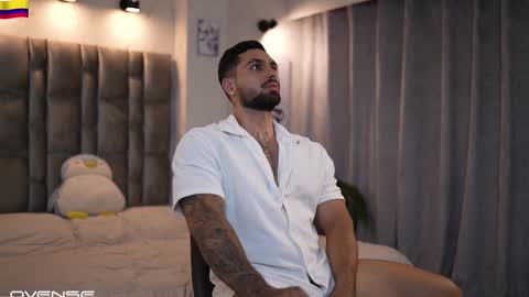 Snapshot of john_king29 chatting on 10/31/25, 12:33 john online show from 10/31/25, 12:33