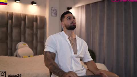 Snapshot of john_king29 chatting on 11/15/25, 01:18 john online show from 11/15/25, 01:18