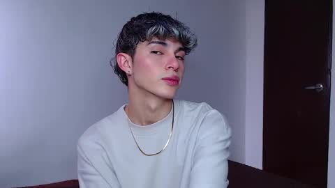 Snapshot of john_vichenso chatting on 11/06/25, 09:05 John Vichenso online show from 11/06/25, 09:05