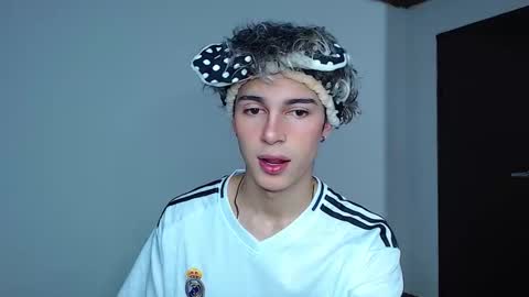 Snapshot of john_vichenso chatting on 11/26/25, 11:28 John Vichenso online show from 11/26/25, 11:28