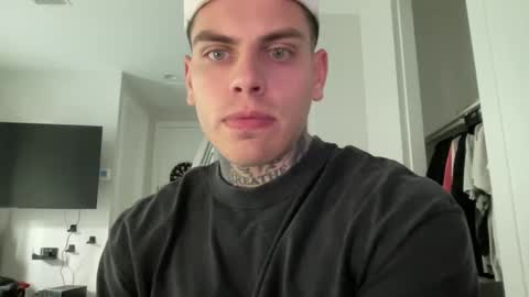 Snapshot of johnafterdark chatting on 01/10/25, 09:31 JAXX online show from 01/10/25, 09:31