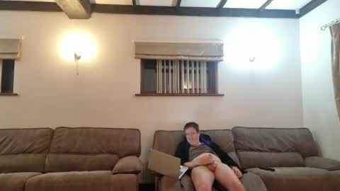 johnathan_stuart33 online show from 06/07/26, 12:37