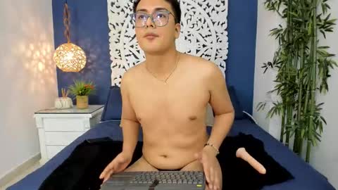 Snapshot of johnbelrose chatting on 10/25/25, 08:14 johnbelrose online show from 10/25/25, 08:14