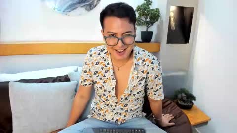 Snapshot of johnbelrose chatting on 11/18/25, 07:18 johnbelrose online show from 11/18/25, 07:18