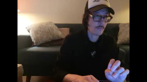 Johnee online show from 10/17/25, 09:34