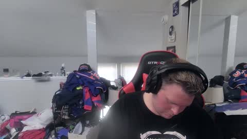 johnfernandez784 online show from 05/18/26, 01:17