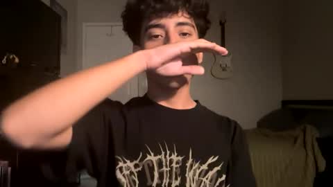 Snapshot of johnj188 chatting on 10/13/25, 07:19 johnj188 online show from 10/13/25, 07:19