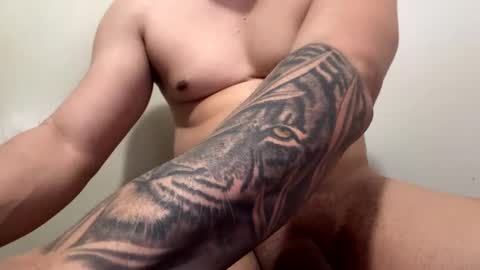 Snapshot of johnjow10 chatting on 10/07/25, 08:06 JOHN online show from 10/07/25, 08:06