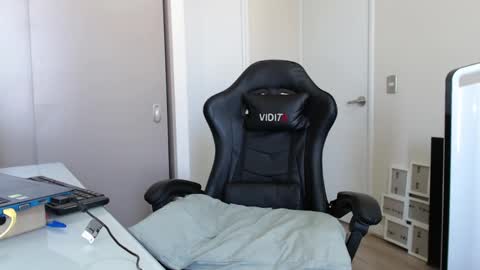 Snapshot of johnklleyn chatting on 02/06/25, 06:13 john online show from 02/06/25, 06:13