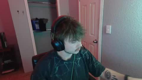 Snapshot of johnlights0 chatting on 12/05/25, 06:11 John Lights online show from 12/05/25, 06:11